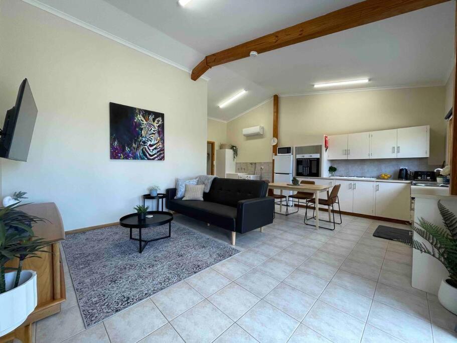 On Wakelin Apartment *
